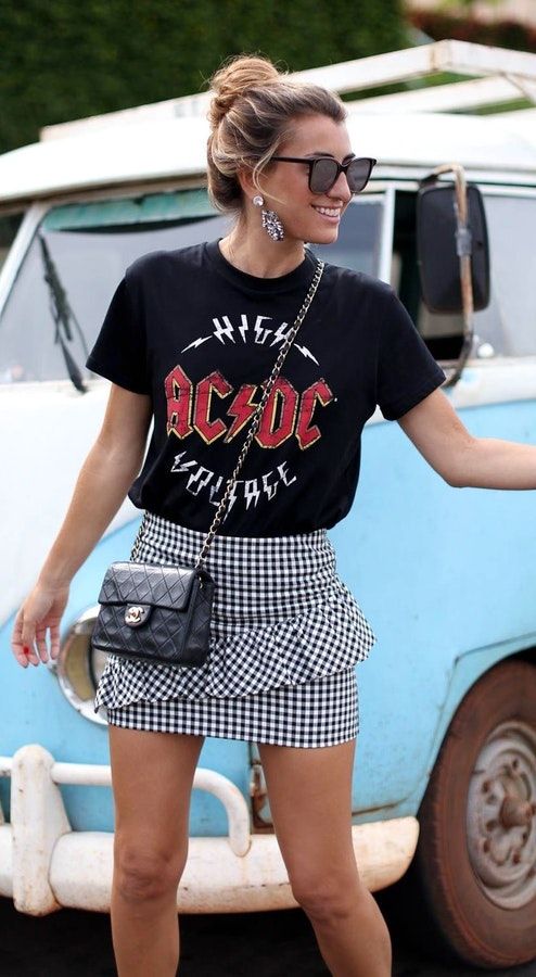 trendy graphic T-shirt too chic not to try