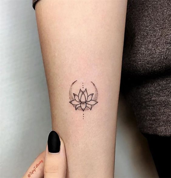 24 Meaningful and Inspirational Small Tattoos for Women - Fancy Ideas
