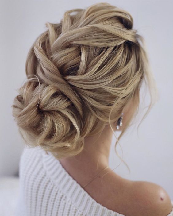 Gorgeous Updo Hairstyles for Any Occasion