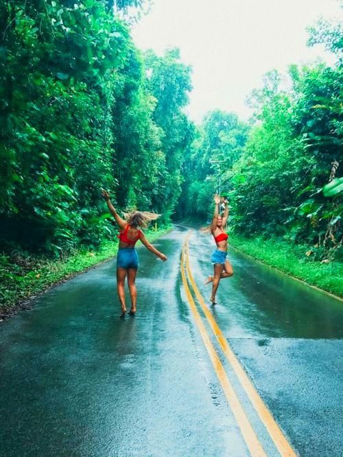 Sweet Summer Travel Photo Ideas with Best Friends
