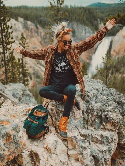 Awesome Women Hiking Outfits That Are in Style