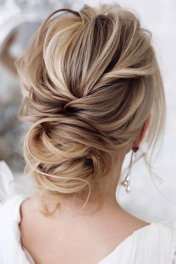 Easy and Elegant Messy Hairstyles Worth Trying 
