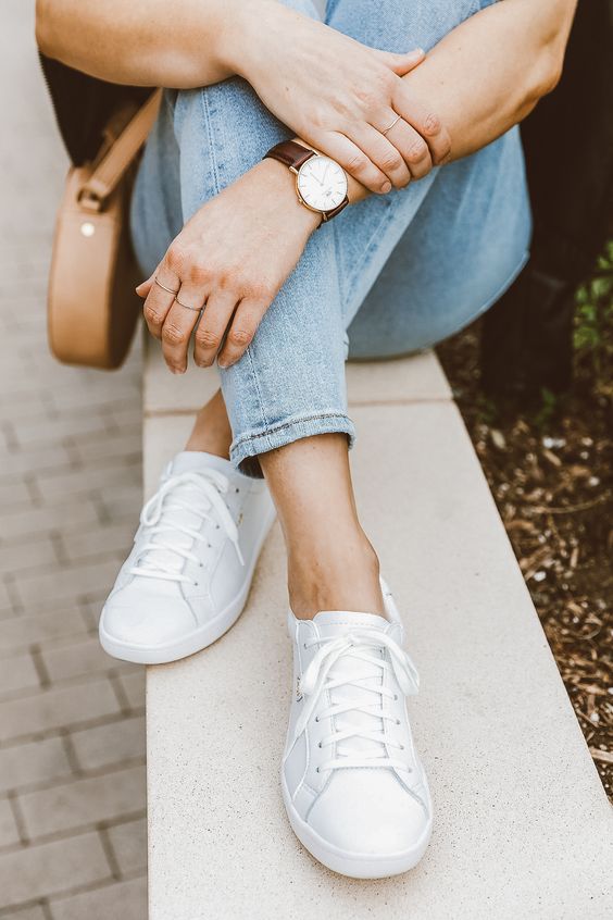 Versatile and Comfortable White Sneakers for Any Occasion 