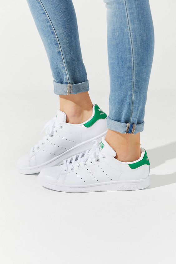 Versatile and Comfortable White Sneakers for Any Occasion 