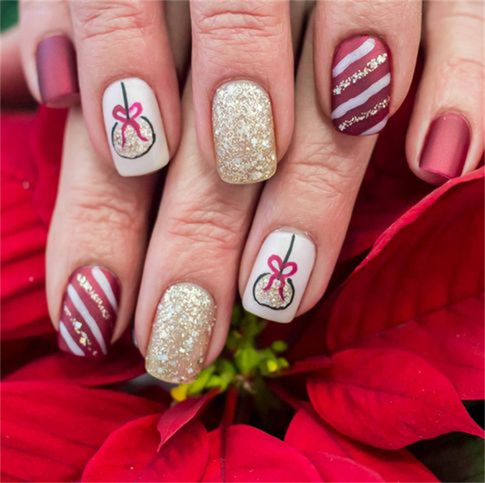 Christmas nails with glittering ornament designs