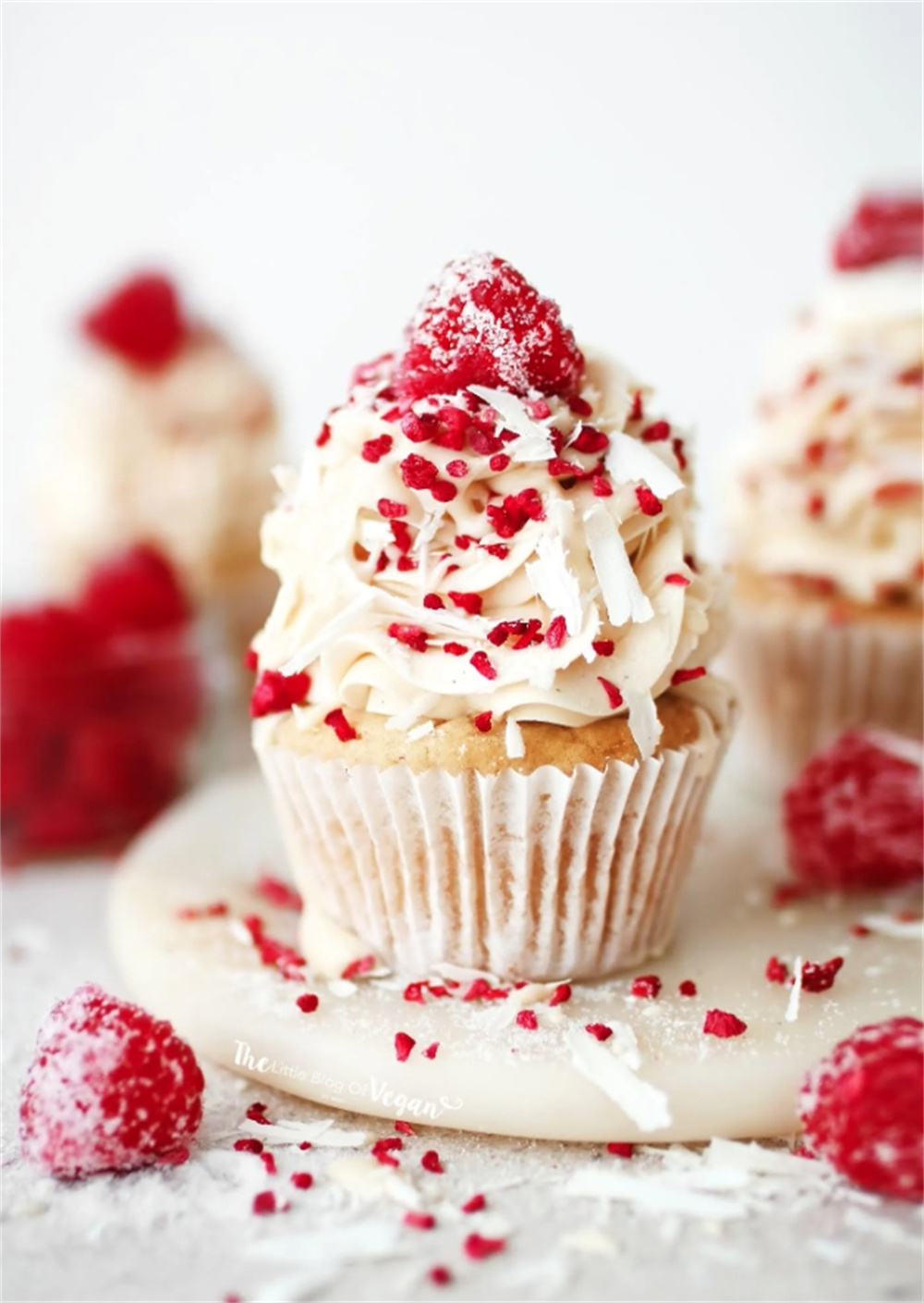white chocolate raspberry cupcakes