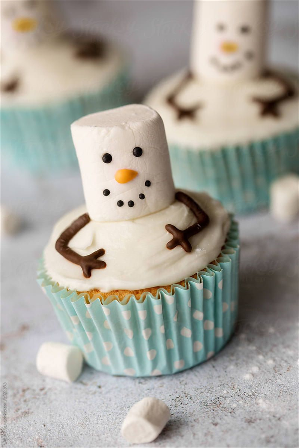 snowman Christmas cupcakes