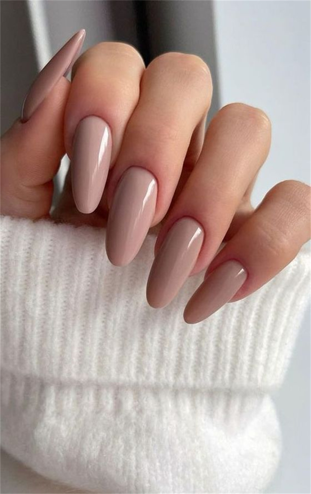 Timeless Light Brown Nail Designs for Winter